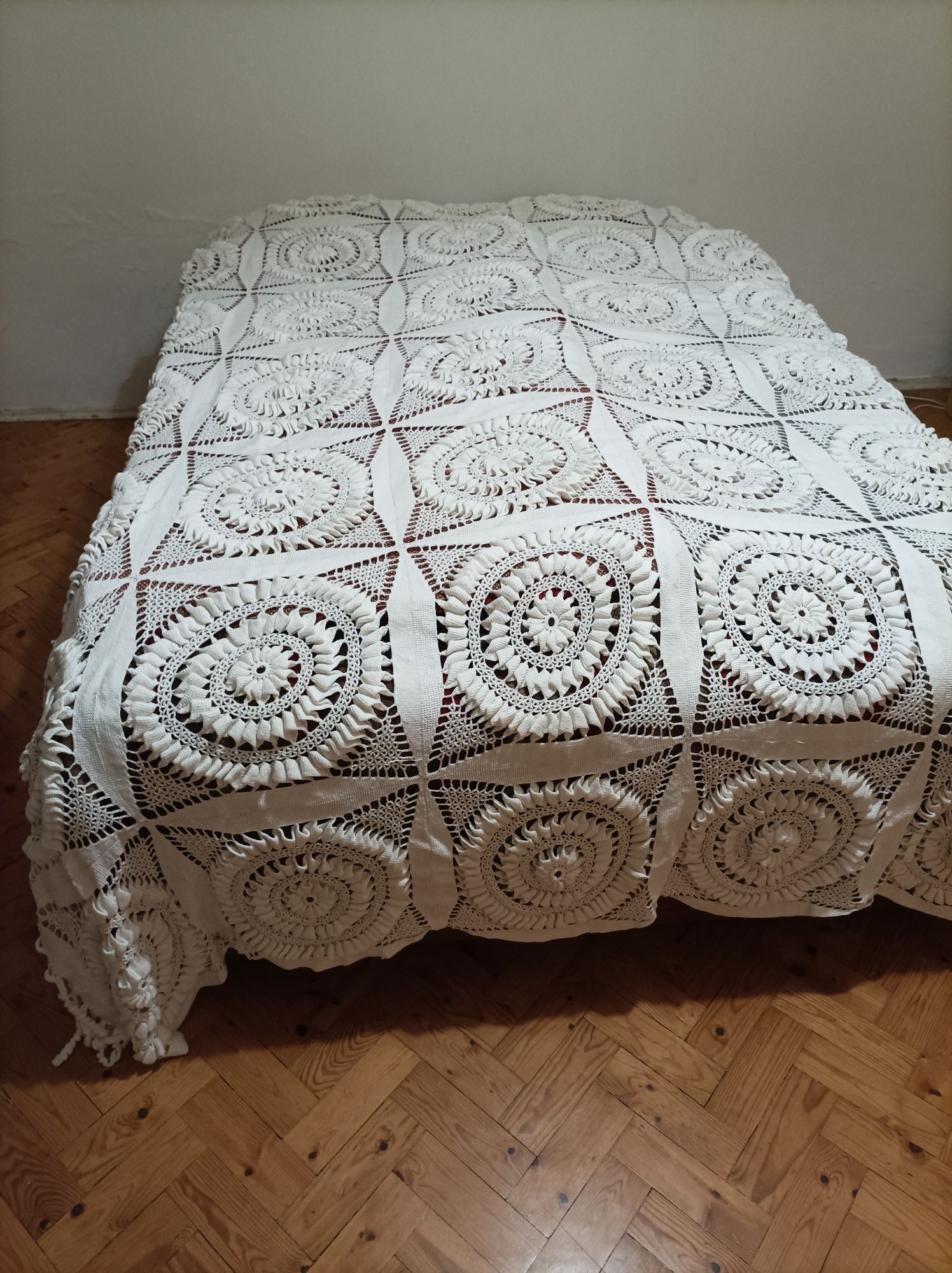 Colcha de renda 50€