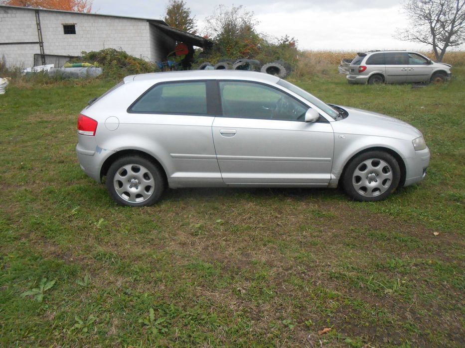 maska silnika,zderzak,drzwi,klapa bagaznika LY7W A3 8P rok 2004