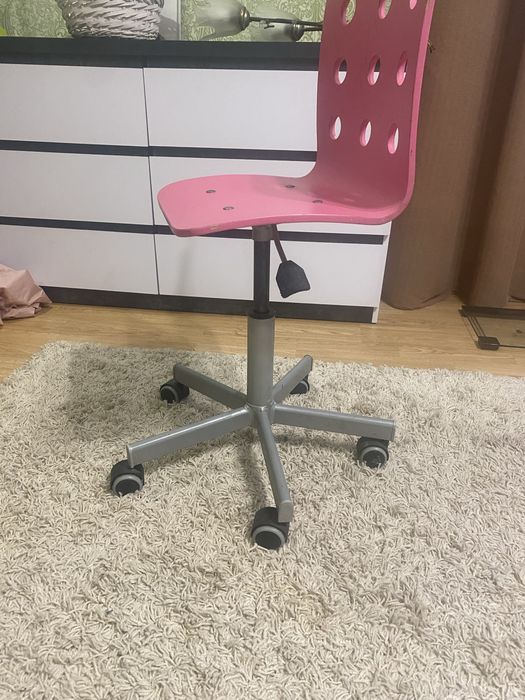 Стільчик рожевий