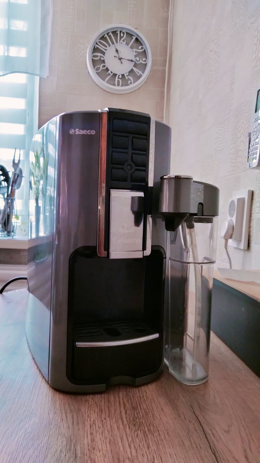 Капсульна кавоварка еспресо Saeco Tchibo Cafissimo Latte і +40 капсул