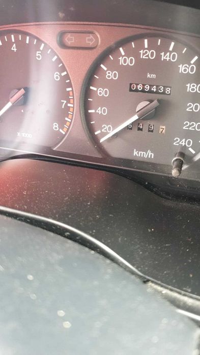 Ford Mondeo 1.6 i Gasolina 90 cv / 66 kW