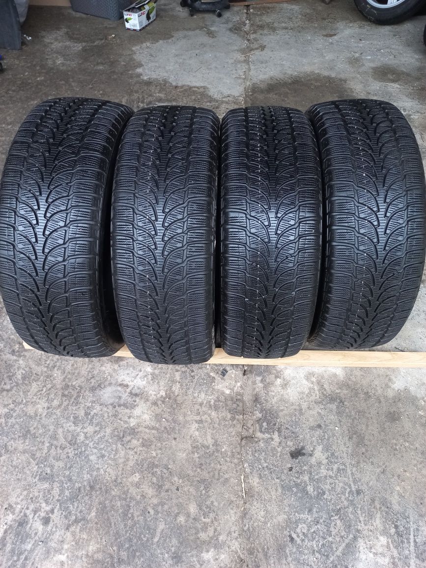 Opony zimowe Bridgestone 215 60 ,17 bieżnik 5-6 mm 4 szt