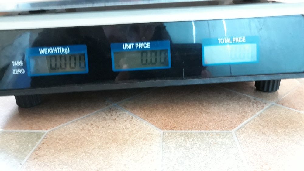 Waga elektroniczna .