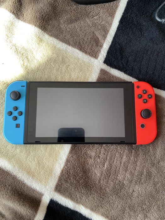 Продам игрову консоль Nintendo switch with neon blue