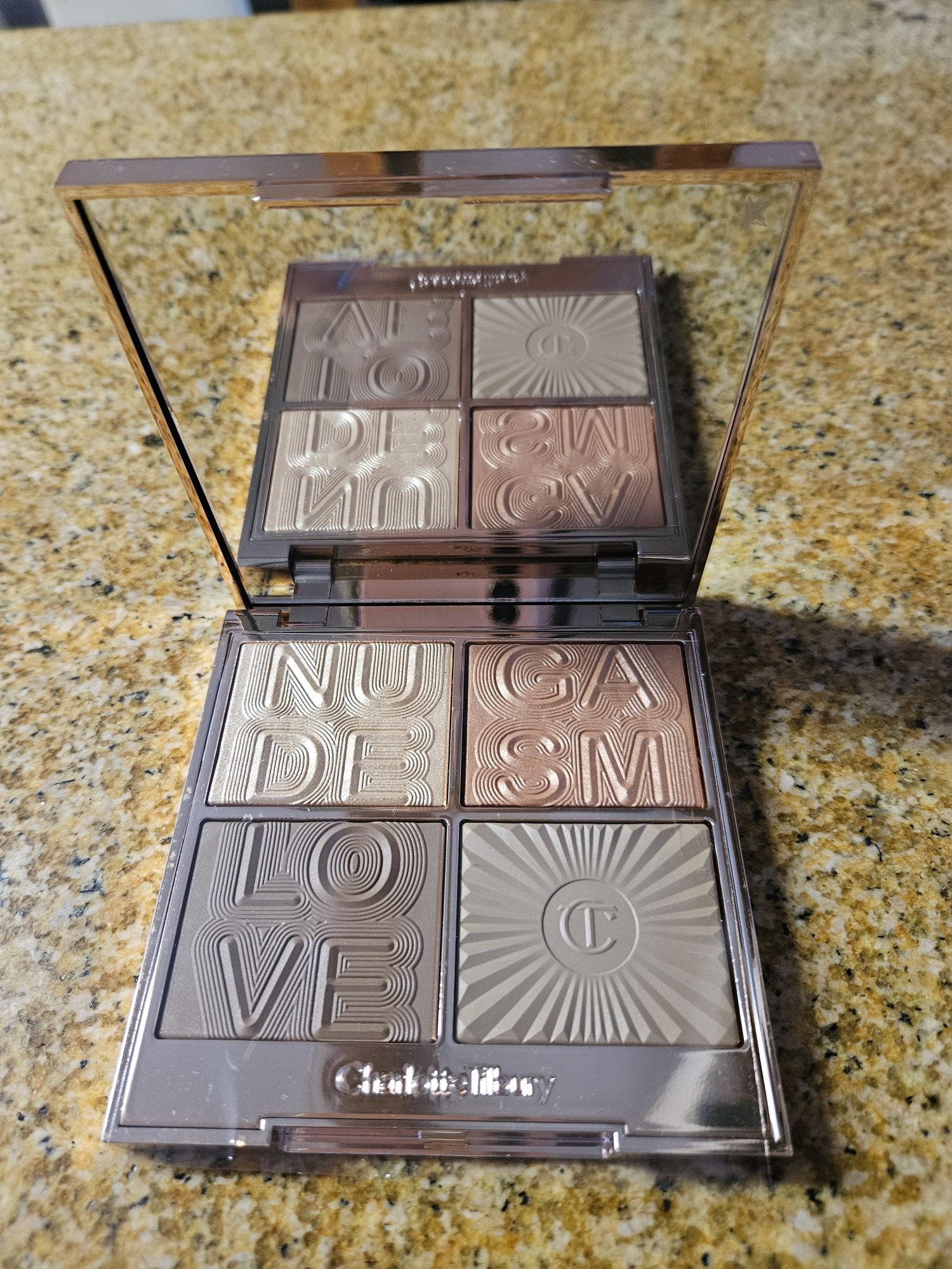 Paletka  rozświetlacz Charlotte Tilbury