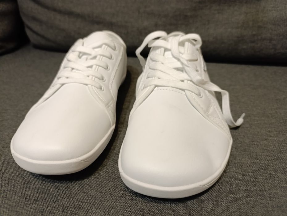 Спортивні туфлі для ходьби та спорту