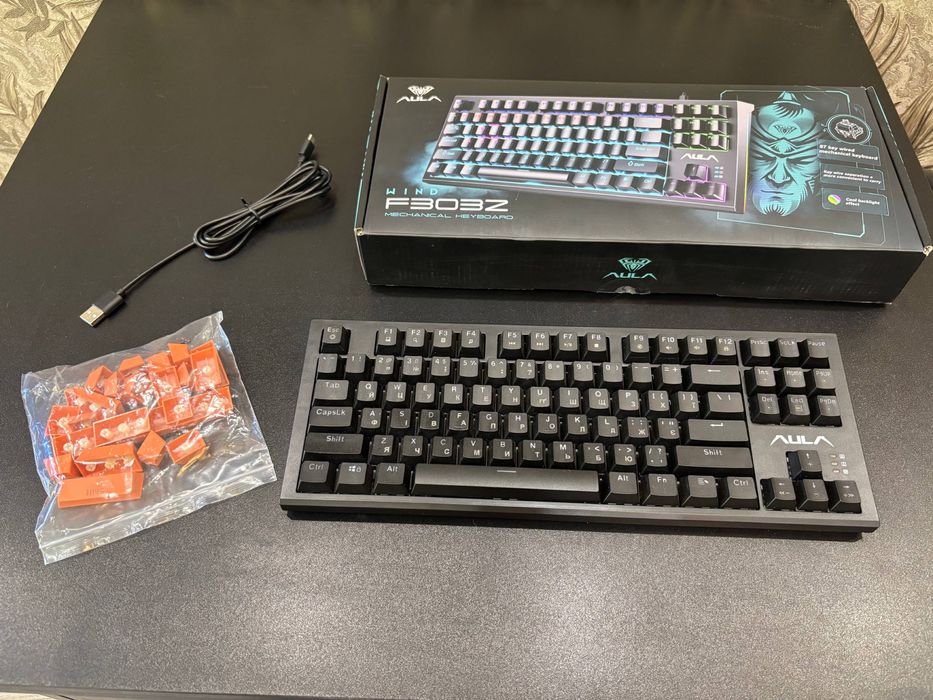Игровой комплект, клавиатура и мышь
