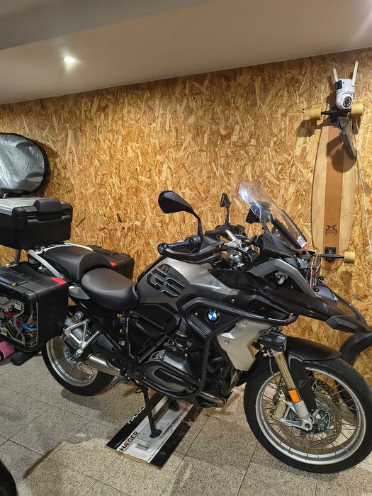 GS 1200 rebaixada de fábrica 2018 Nacional.