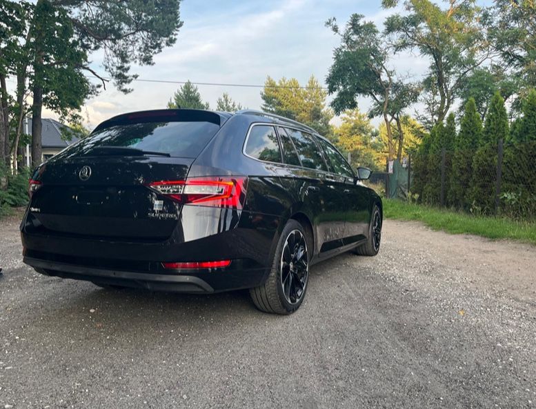 Polecam !! Superb 2.0 tdi ksenon  dsg 19 felgi