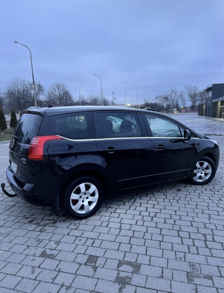 Peugeot 5008 2012р