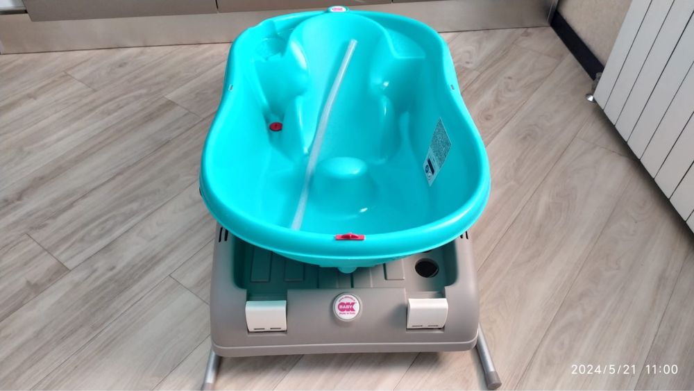 Ванночка для малюків OkBaby та підставка під ванночку. Стан новий.