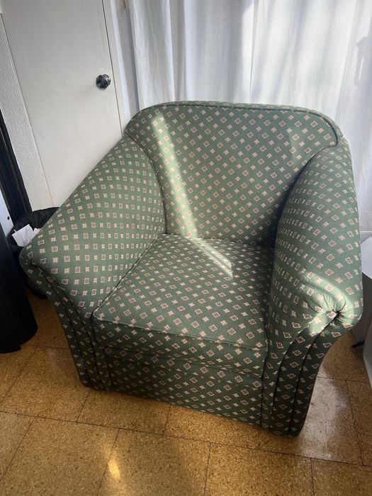 Cadeirão de tecido verde