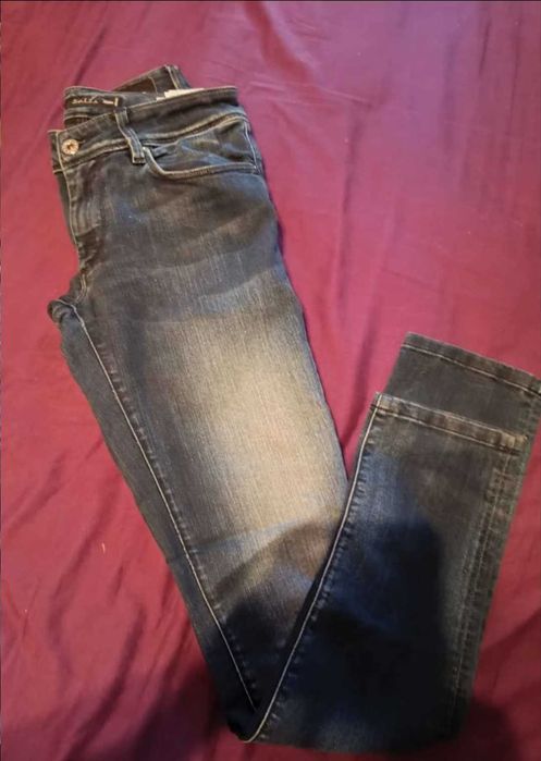 Calças de senhora da salsa . Tamanho na etiqueta