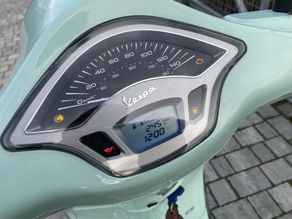 Skuter Vespa Primavera 125 200km przebiegu! Jak Nowy!