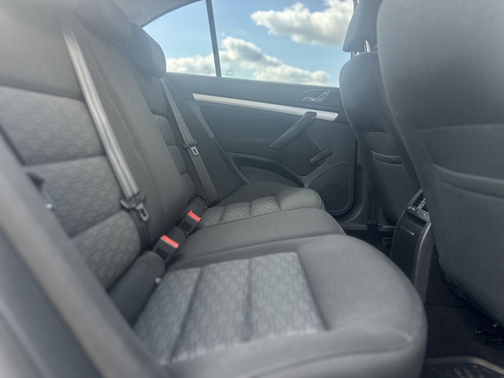 Продам Skoda octavia 2011 рік 1,6 тді
