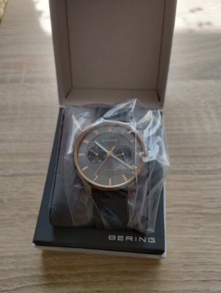 Nowy zegarek męski Bering Titanium Szary 11539 szafir r. 39 mm