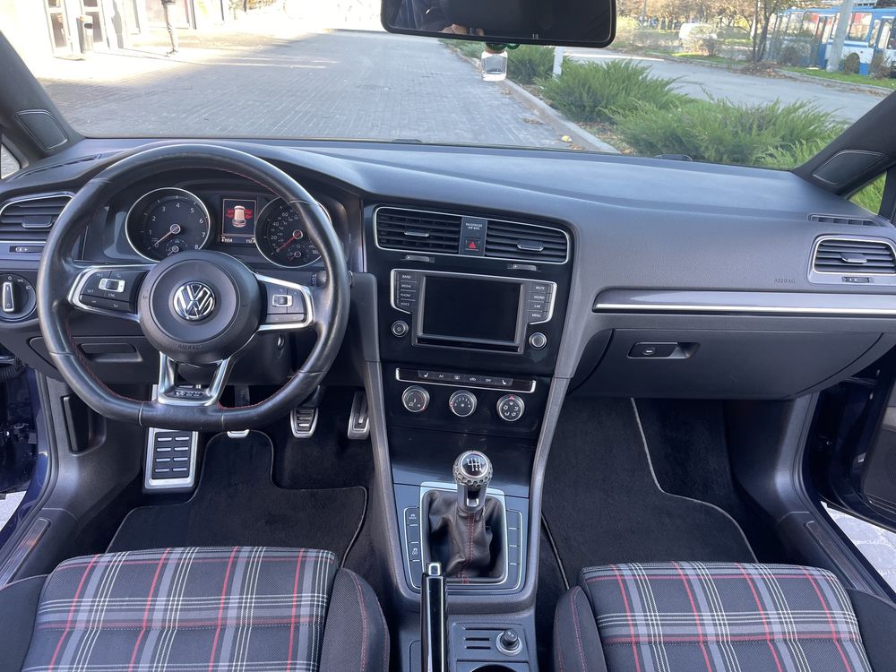 Volkswagen Golf GTI 2.0 turbo