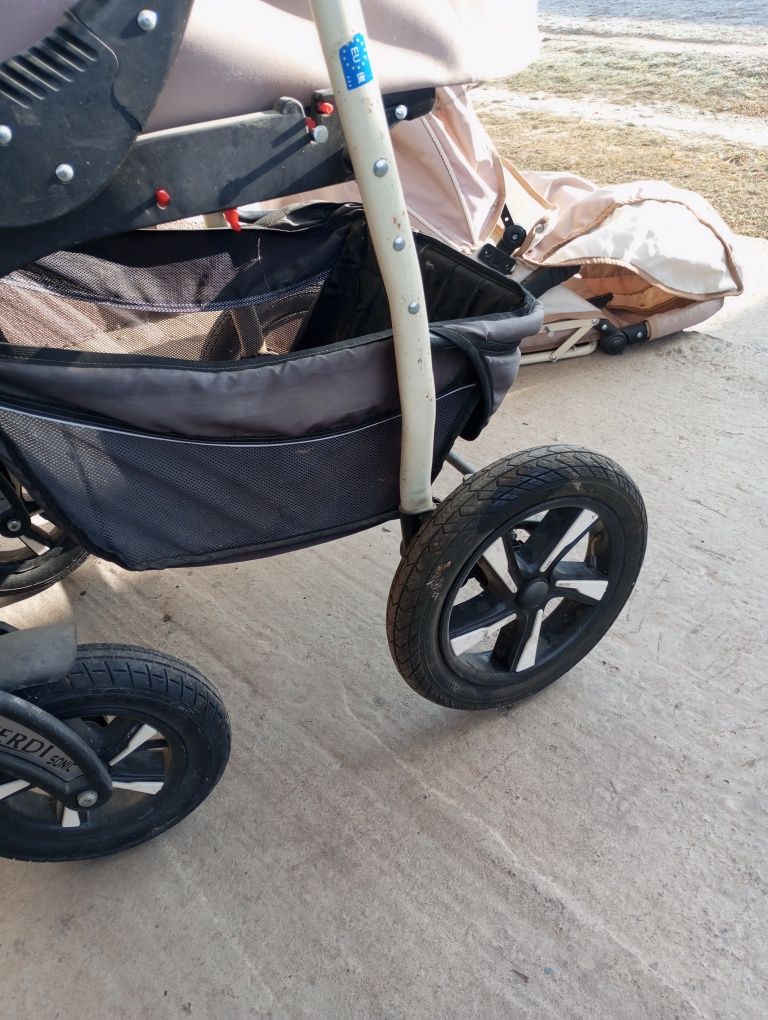 Продам коляску в доброму стані