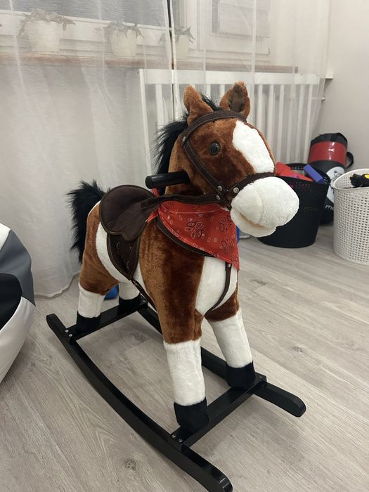 Koń na biegunach Śpiewający