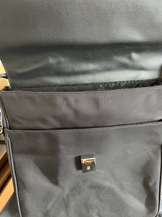 Mala tiracolo Preta nova Cerruti 1881 em Pele e nylon.
