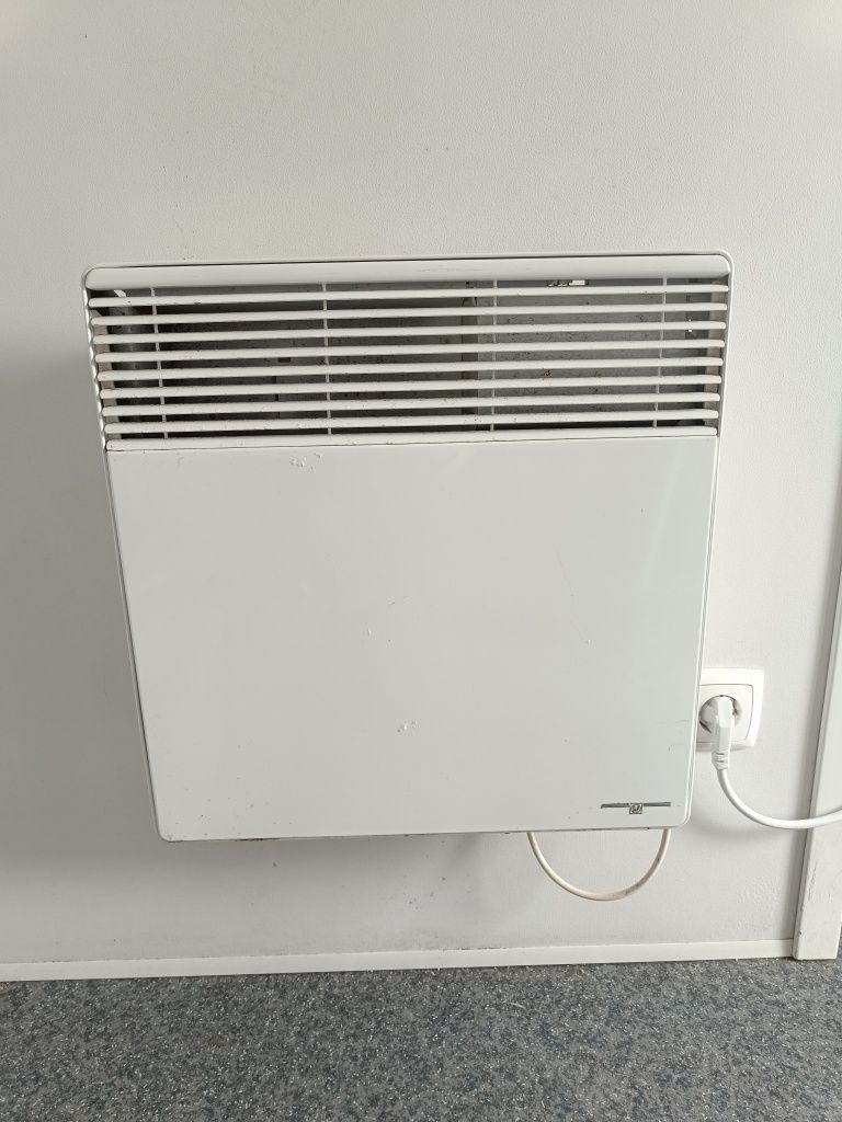Radiador com suporte de parede