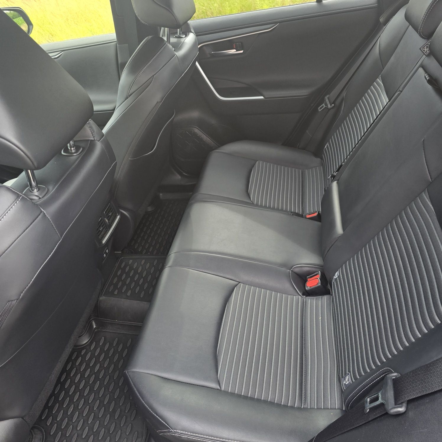 Toyota rav4 2.5 hybrid 4×4 Bogote wyposażenie