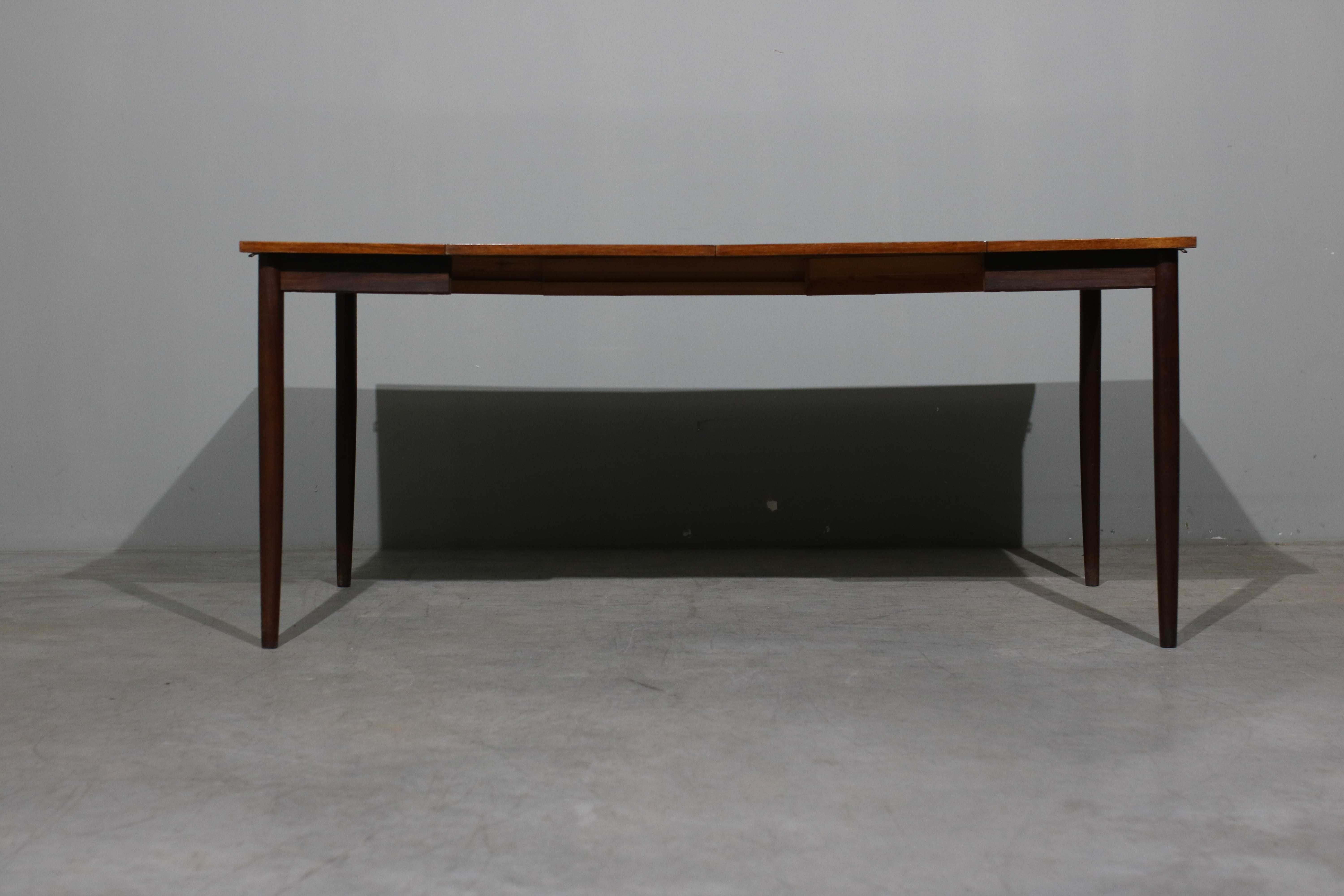 Mesa de jantar extensível em pau santo | Design Nórdico