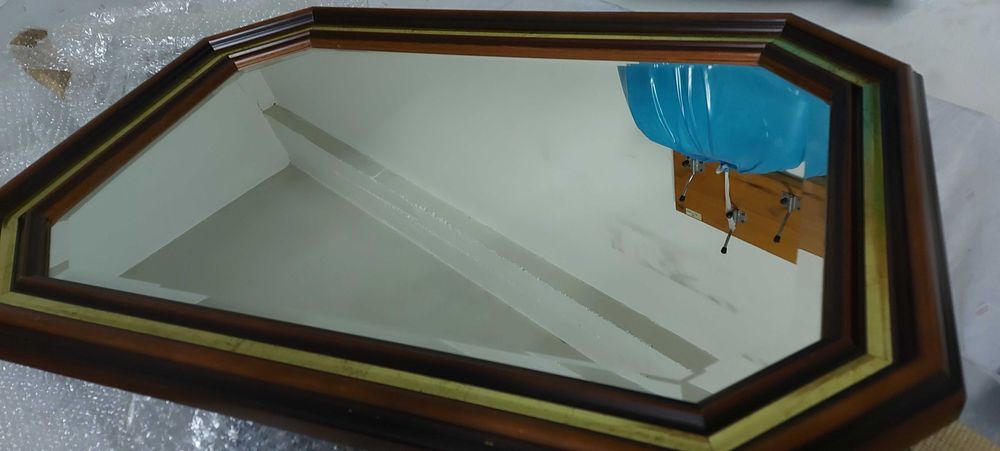 Espelho castanho e dourado