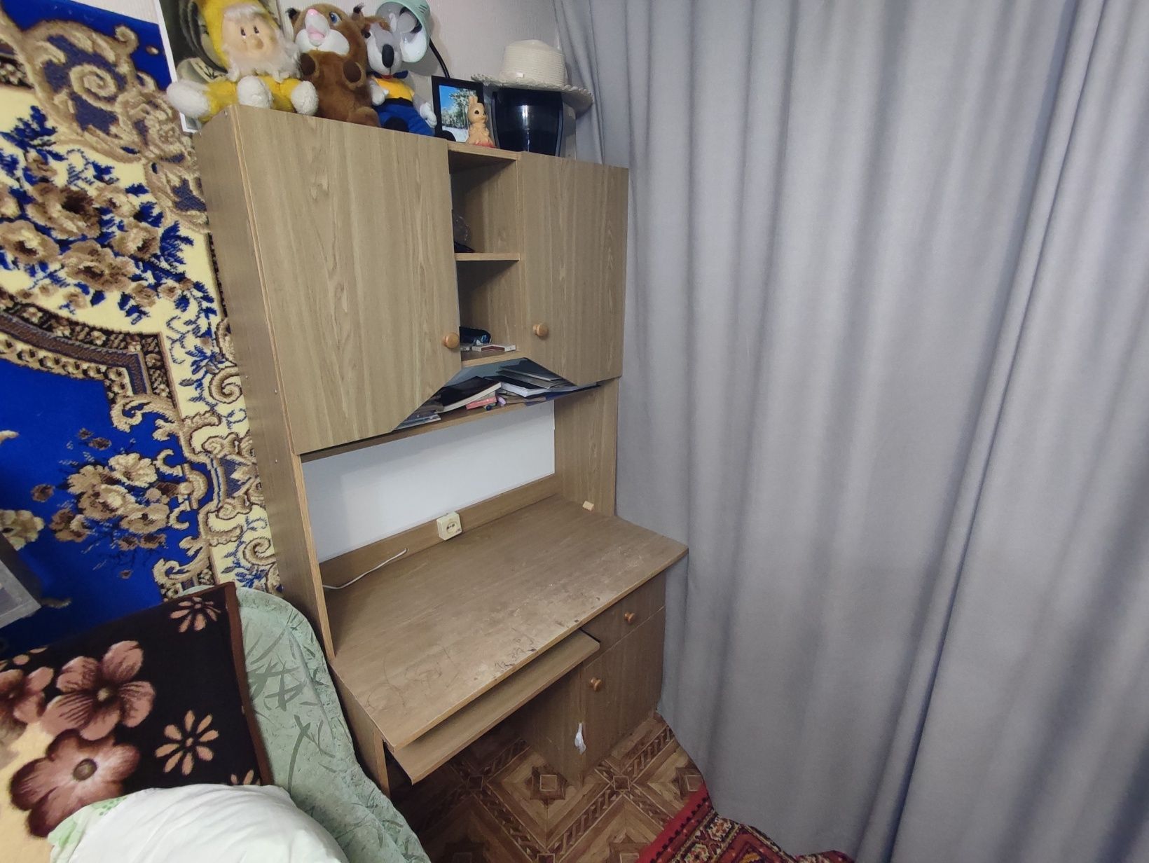 Стіл письмовий компьютерний