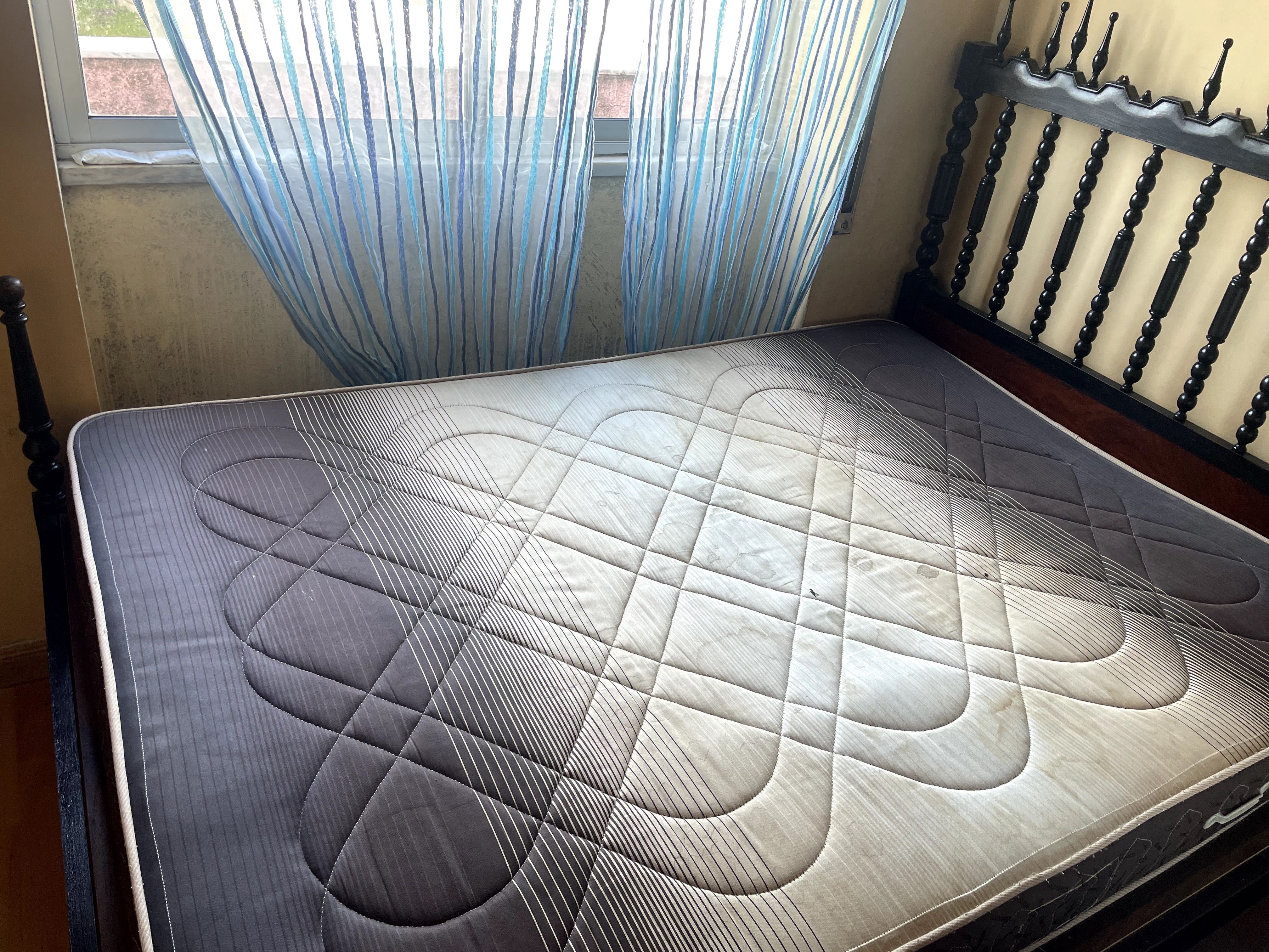 Cama de Casal com Colchão