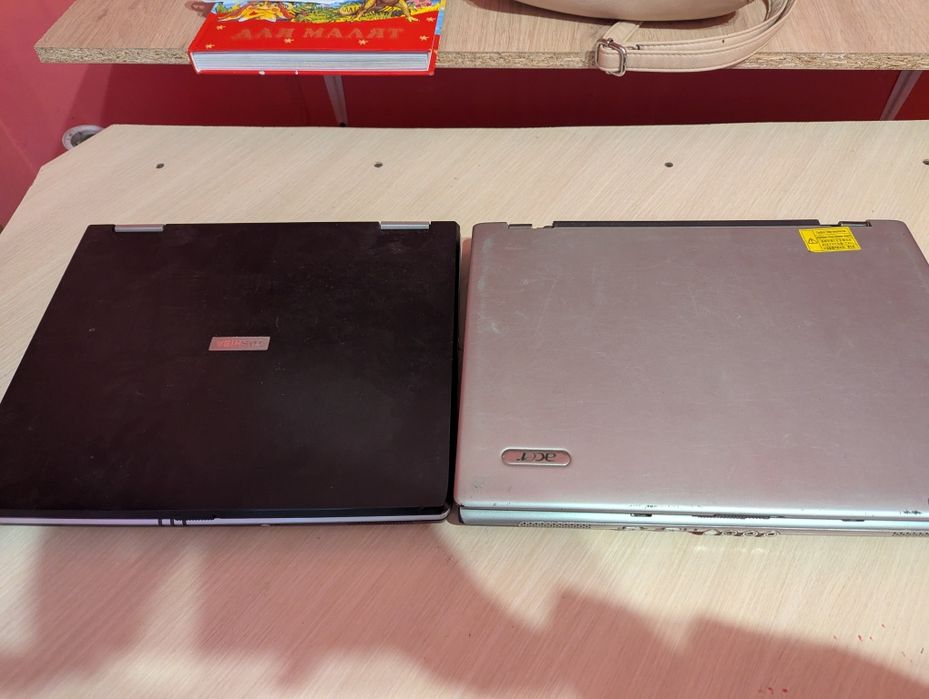 Два ноутбука на запчастини