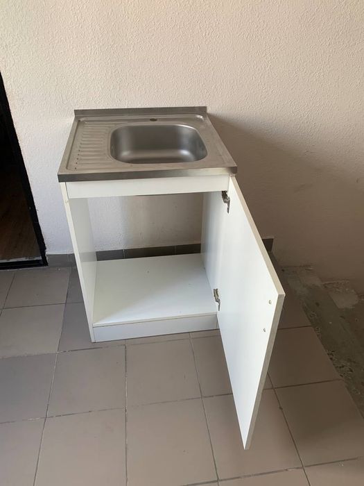 Тумба з мийкою в гарному стані