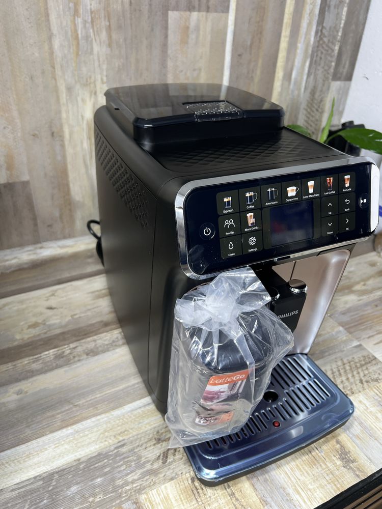 Кавомашина Fhilips 5500
