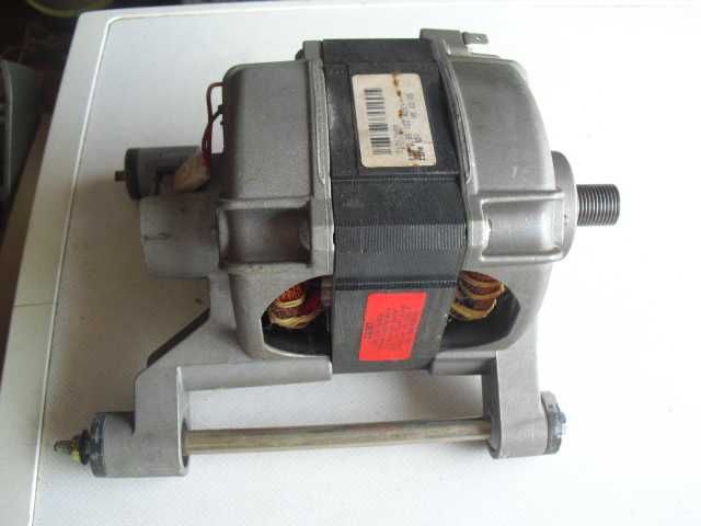 Двигатель,мотор на стиральную машинку ARISTON- AVSL-109