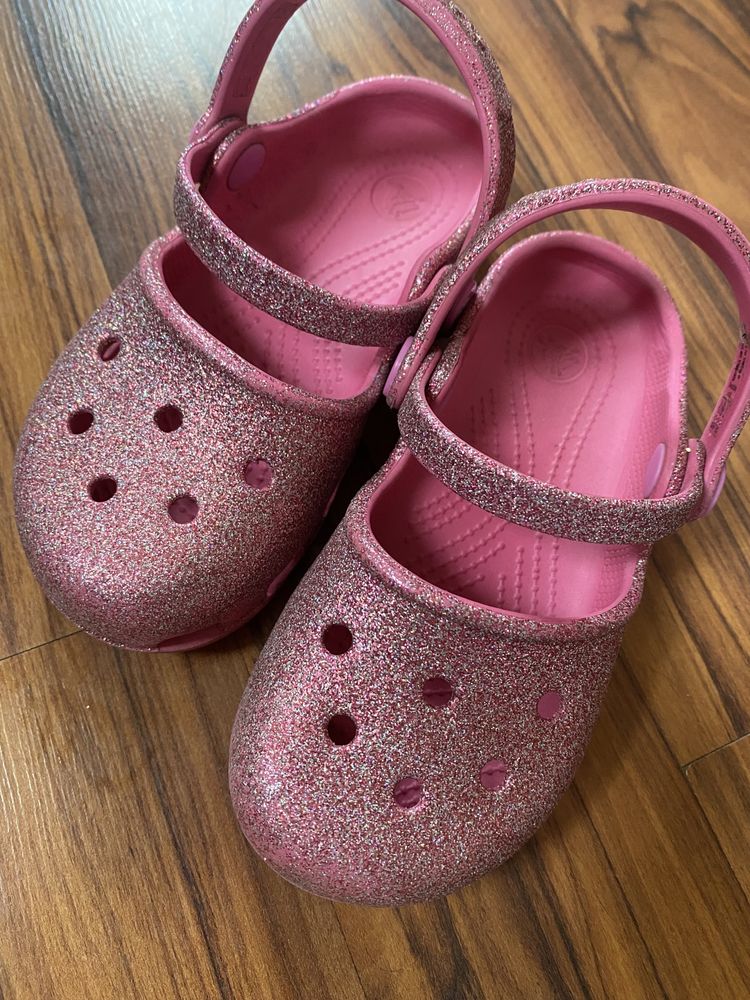 Босоніжки на дівчинку crocs