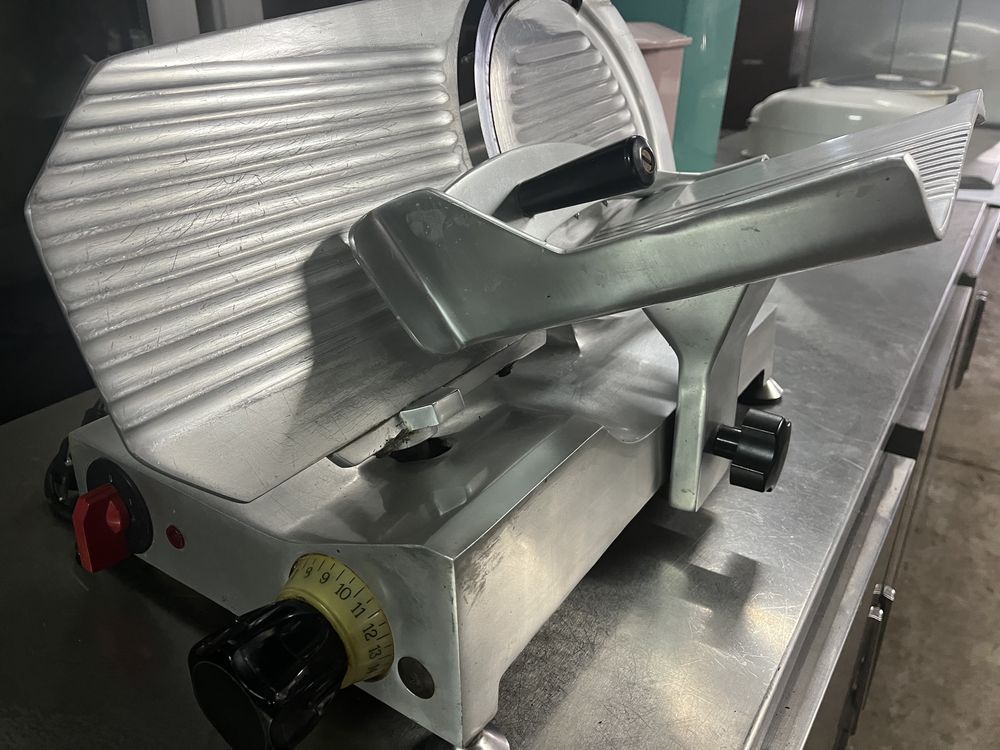 Fiambreira em Aluminio com disco de 25cm de diametro