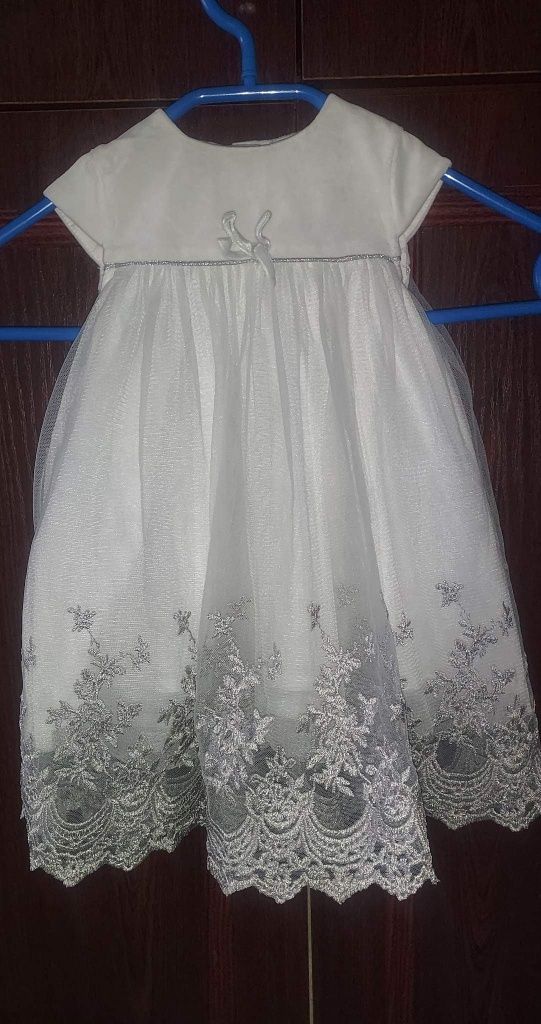 Sukienka firmy Camilla dla dziewczynki.Idealna na chrzest