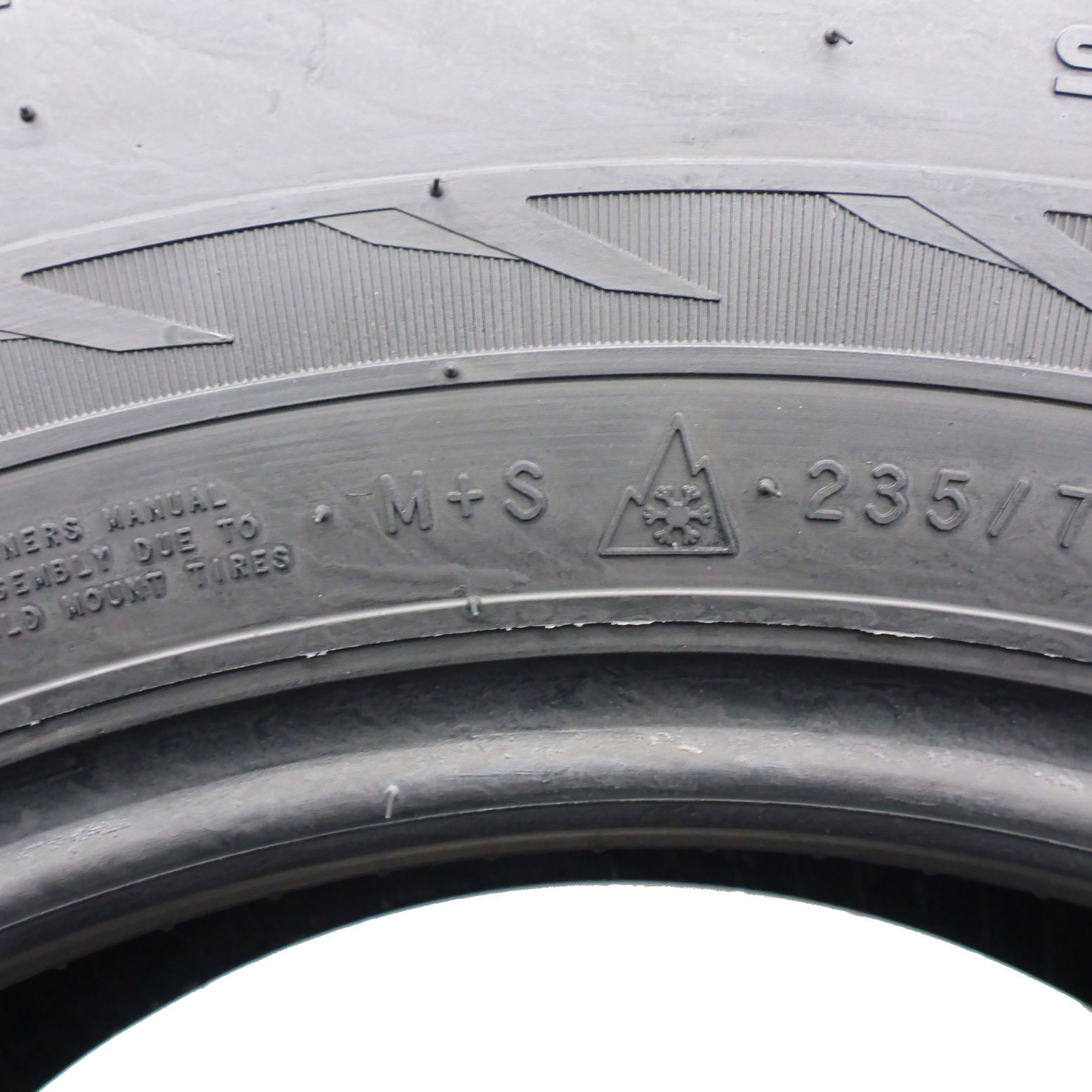 235/75/15 Nokian 235/75R15 105R Hakkapelitta R2 SUV Zima 7,2mm 2014