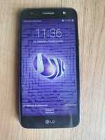 Telefon LG X Power 2 z ładowarką.