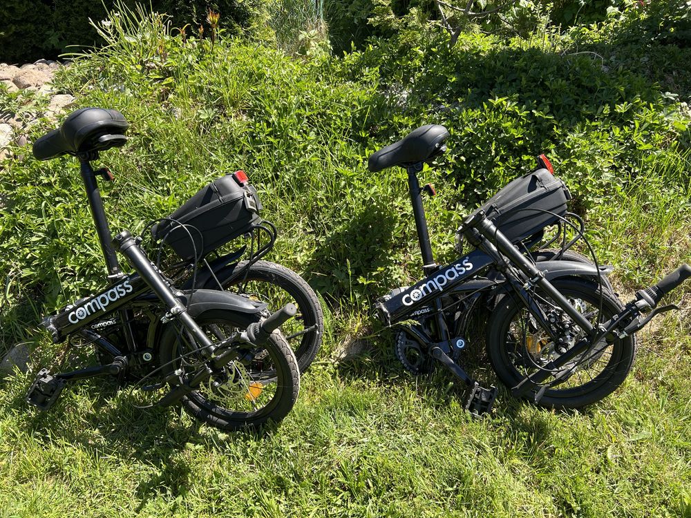 Dwa składane rowery turystyczne