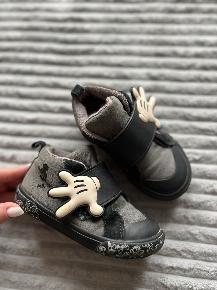 Кросівки босоніжки кроси ботінки дитяче взуття 25 розмір