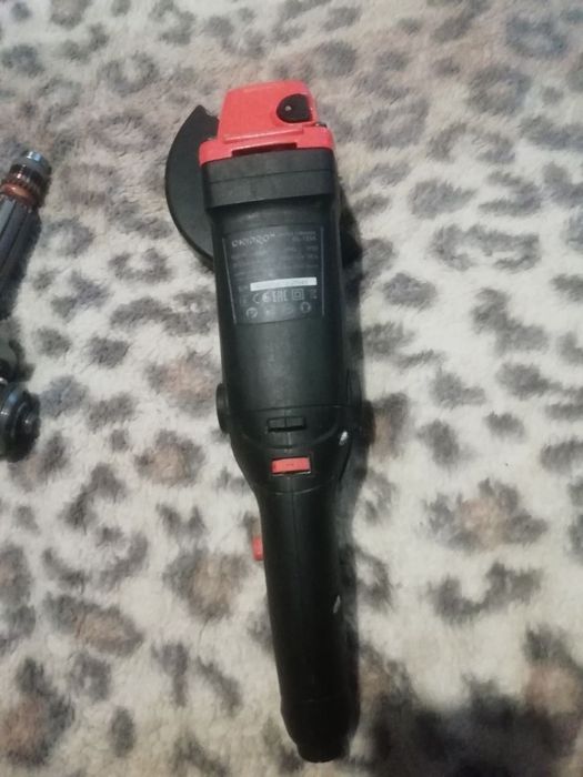 Продаю болгарку на запчасти