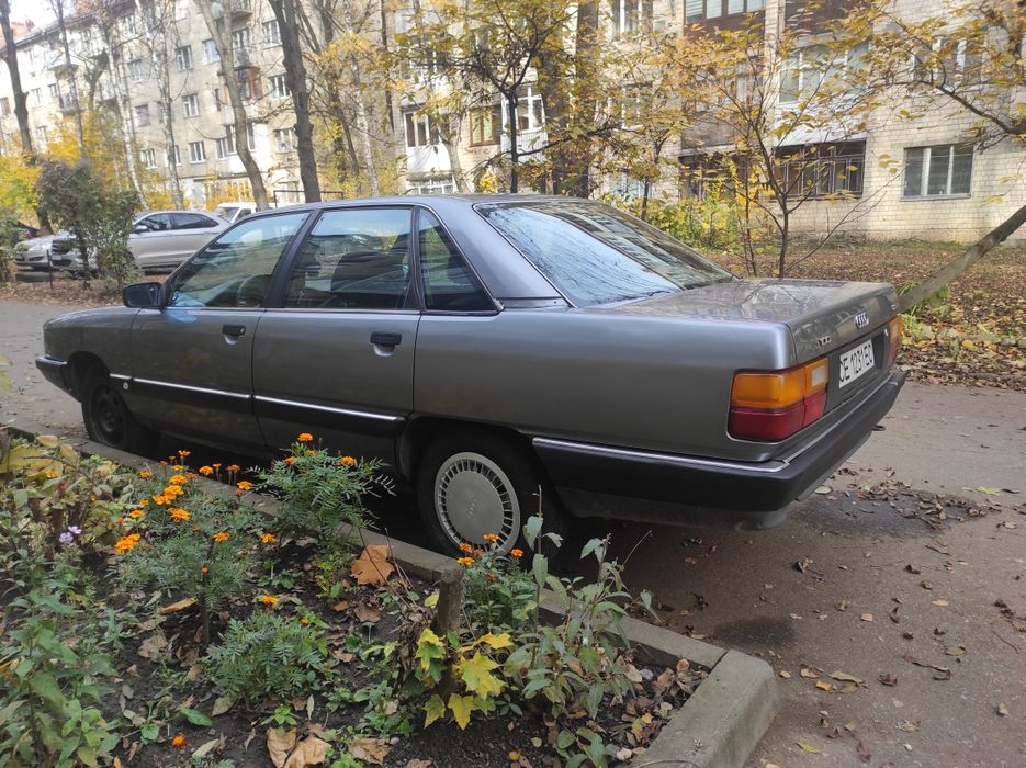 Audi 100 C3 2.3 бензин