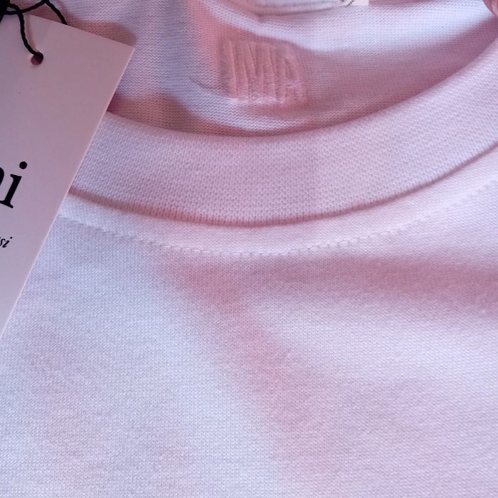 T-Shirts ami paris NOVA com etiqueta 

Tenho várias cores e tamanhos d