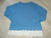 Sweter jasnoniebieski z koronką rozm. XL