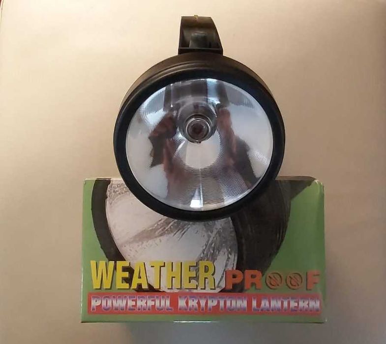 Rádio portátil Crown AM/FM (AC/DC) + Lanterna a pilhas