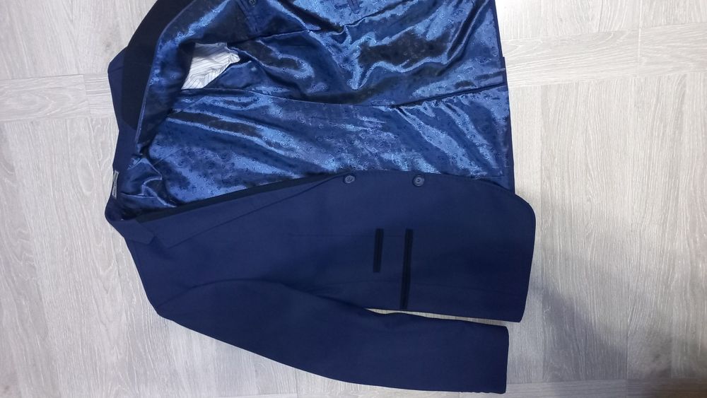 Продам чоловічий костюм