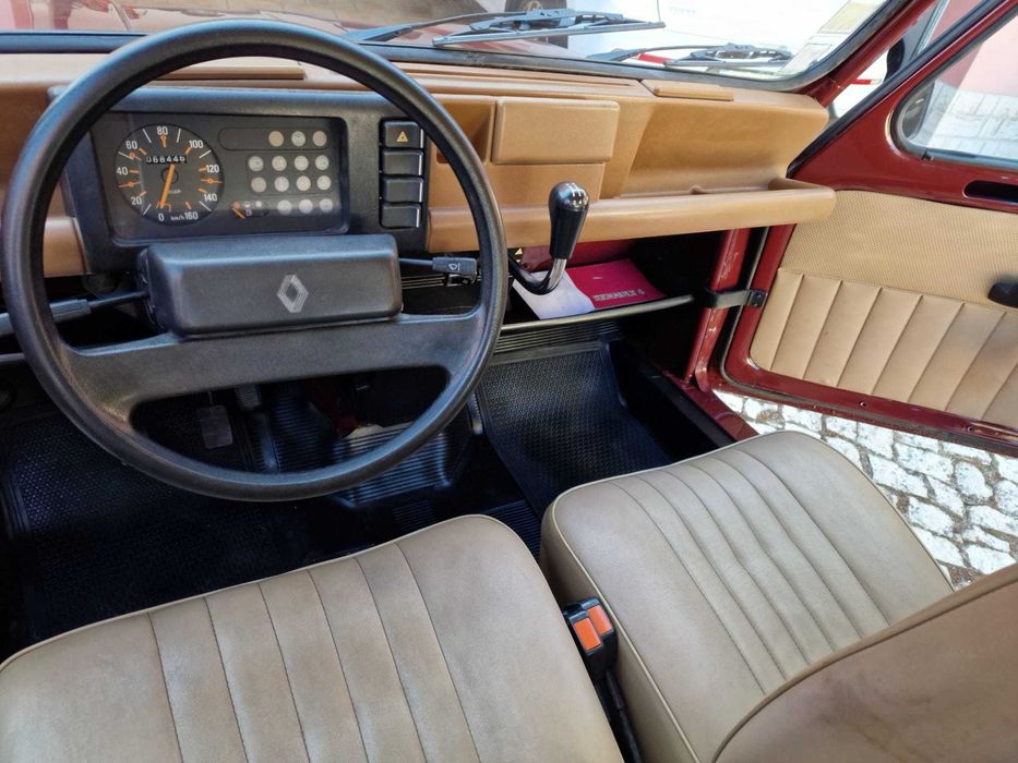 Renault 4 L, classe classico impecável