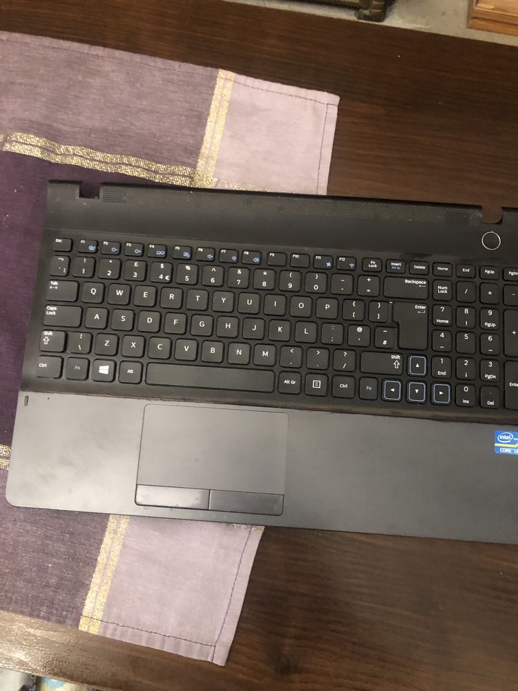 Obudowa z zamontowaną klawiaturą Samsung NP 300E5C, E5Z, E5A