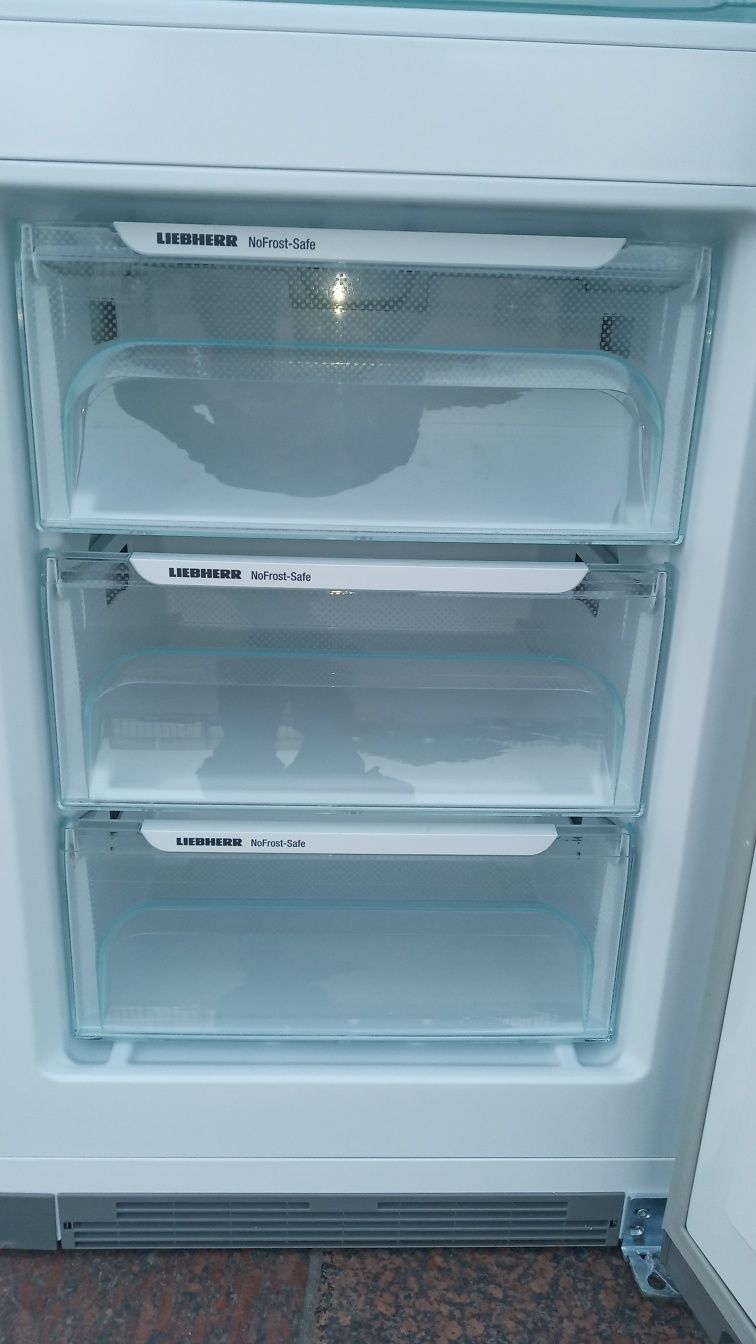 Холодильник Liebherr No-Frost 160см нержавейка INVERTER A+++ Германия
